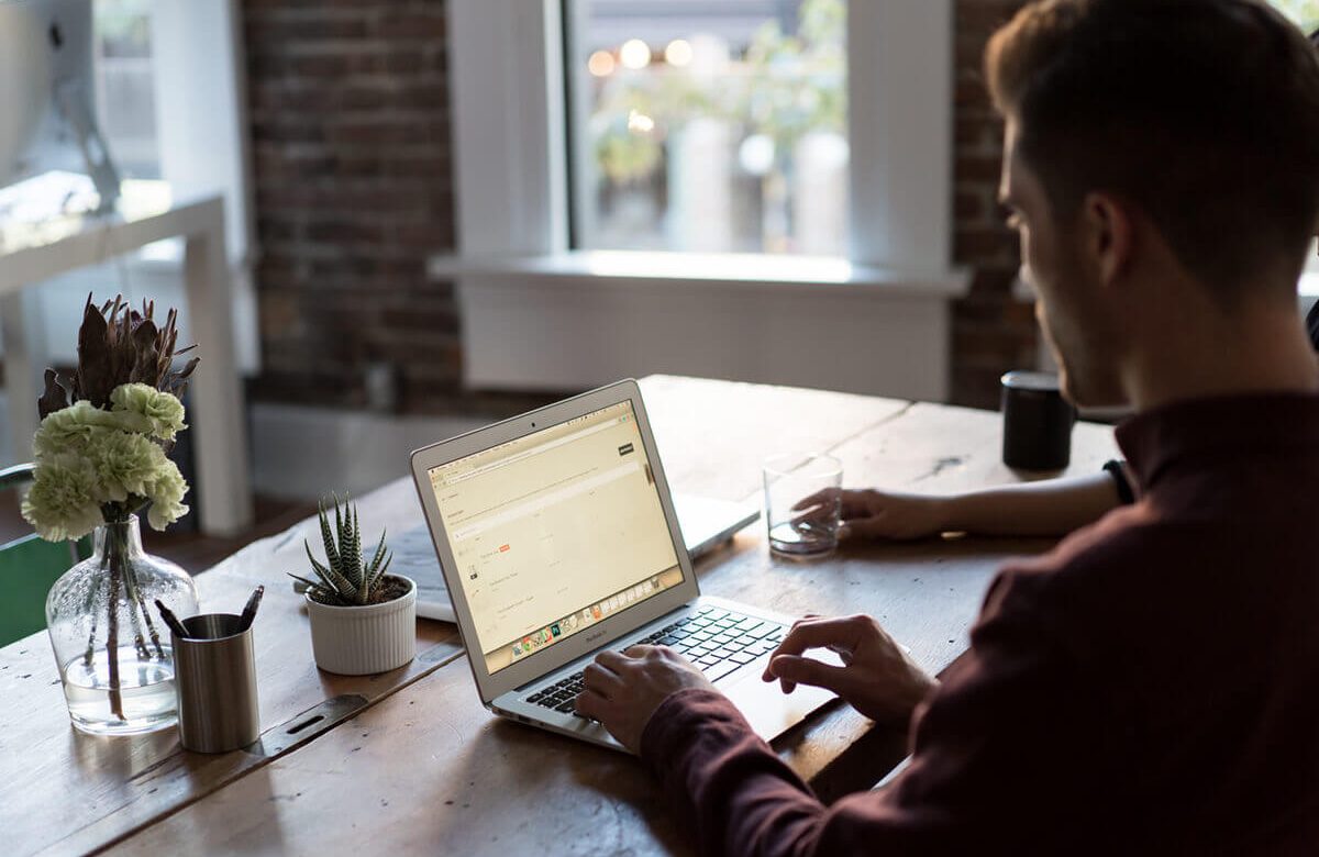  Outsourcing vs. In-House Digital Marketing: Choosing What is Best for a Small Business